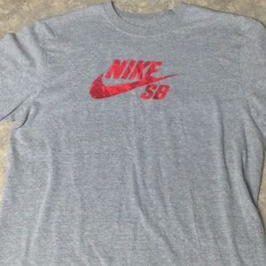 Nike SB shirt large